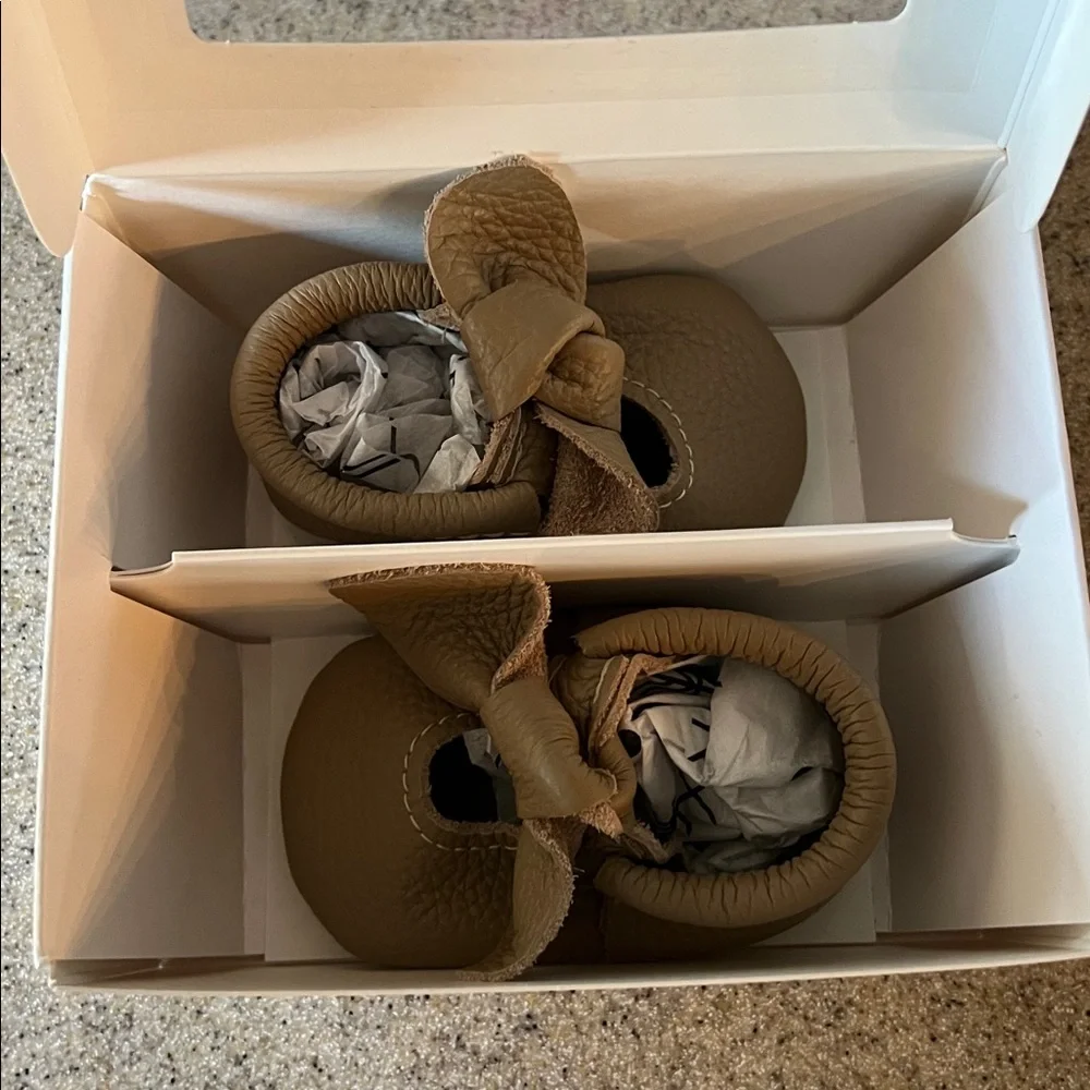 Freshly Picked Toast Moccasins with Bow - Picture 3 of 5